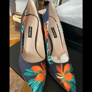 Nwot size 10 nine west floral heels
